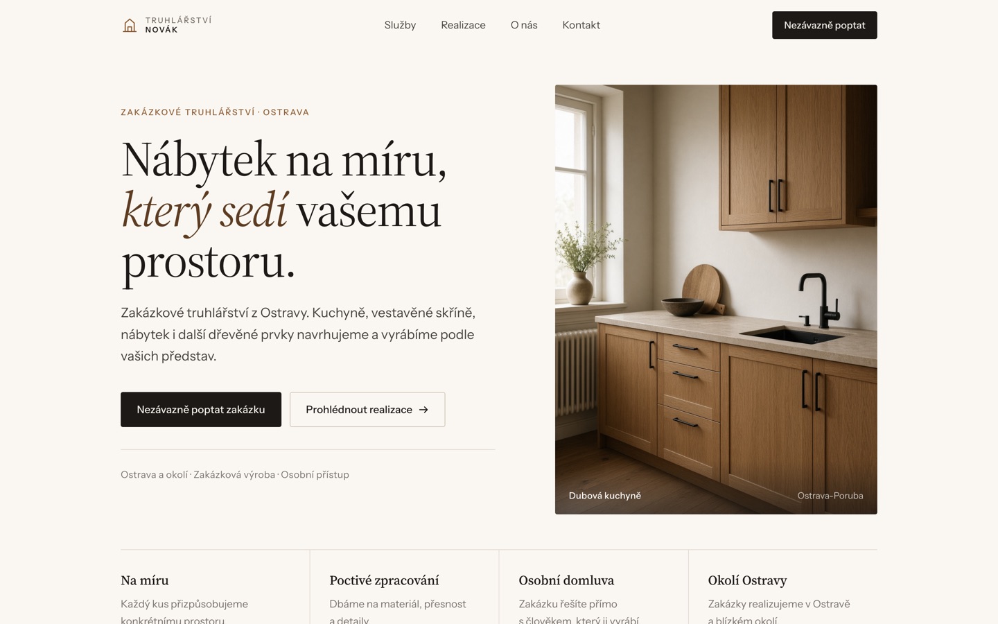 Náhled webu Truhlářství Novák: světlý layout s nadpisem „Nábytek na míru, který sedí vašemu prostoru“ a velkou fotkou dubové kuchyně.